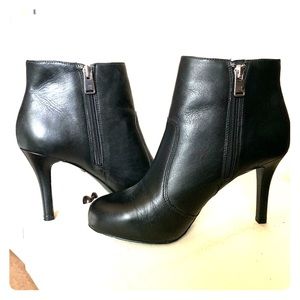 Rockport Walkability black leather bootie